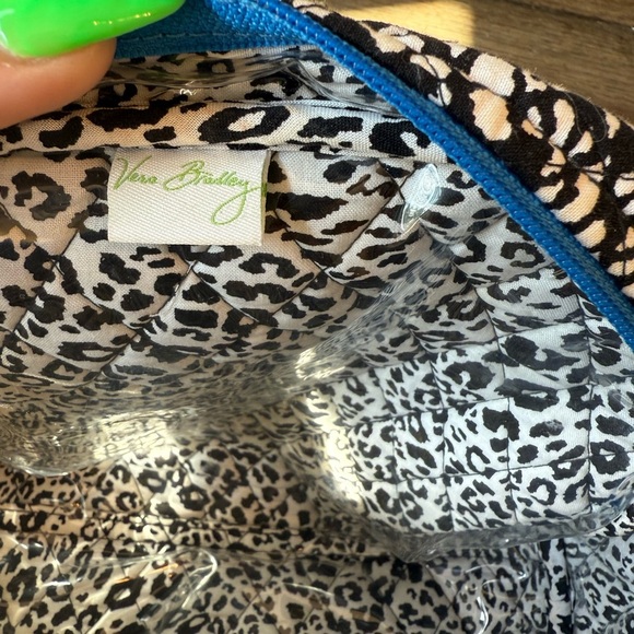 Black and white cheetah print makeup bag - Picture 2 of 6